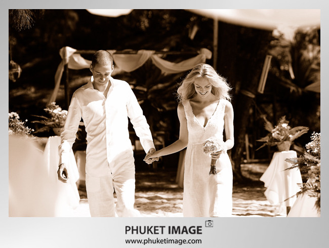 Krabi wedding photo : 0009 - Wlak down to the aisle. Phuket,Krabi,Racha island,Ko Yao,ko Phi Phi,Ko Lanta,Samui,Bangkok,Chiangmai,Thailand wedding photographer