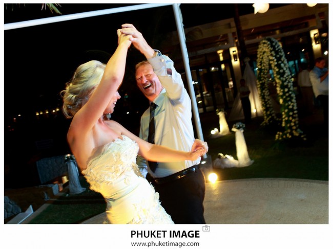 0055 Photojournalist Wedding Photographer in Thailand 650x487 0055   Photojournalist Wedding Photographer in Thailand
